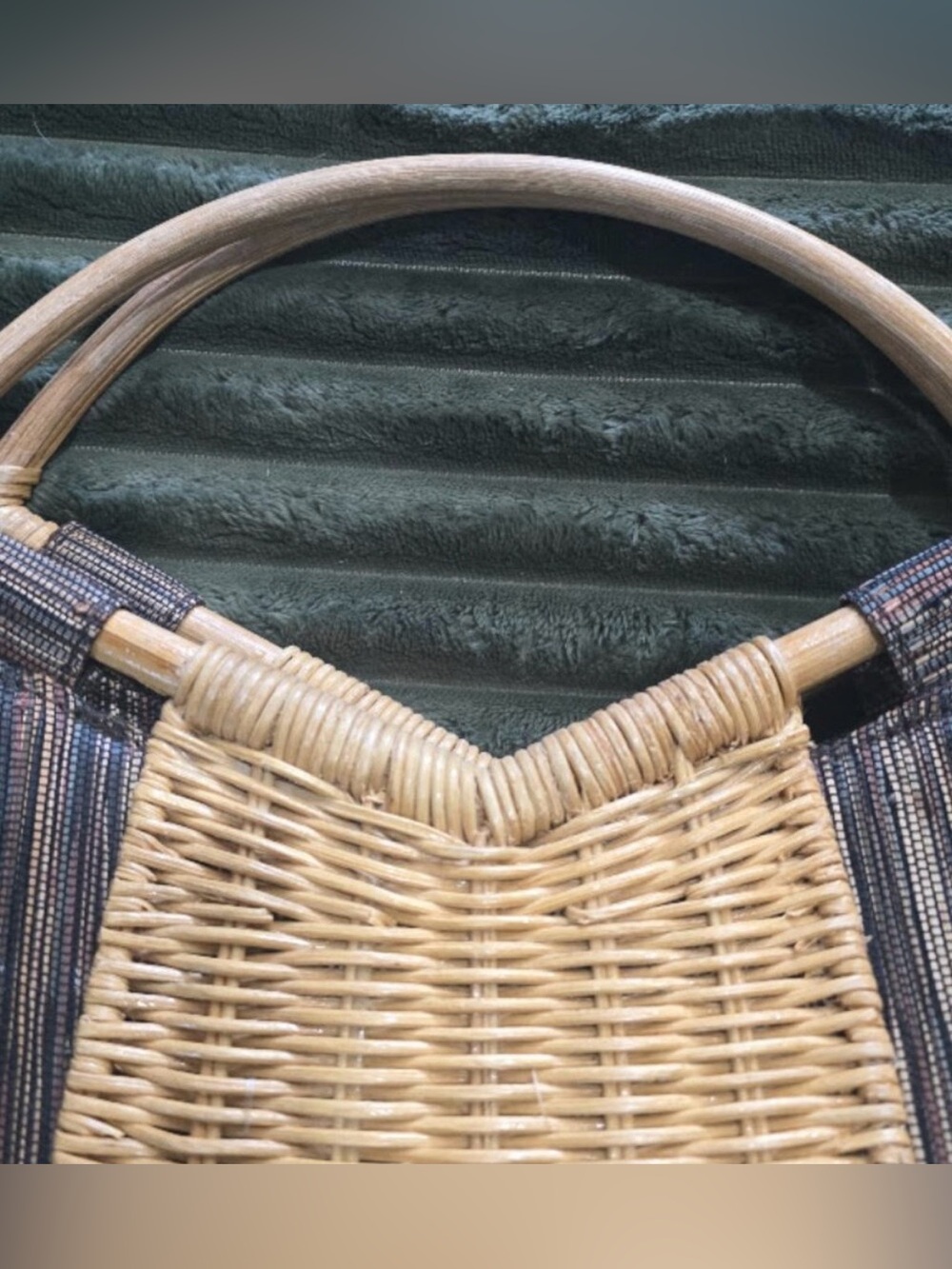 Vintage Wicker Handbag  features prominent bamboo handles - Picture 6 of 8